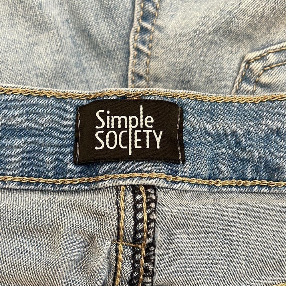 Simple Society Distressed Shorts l SIZE 25 - Picture 6 of 7